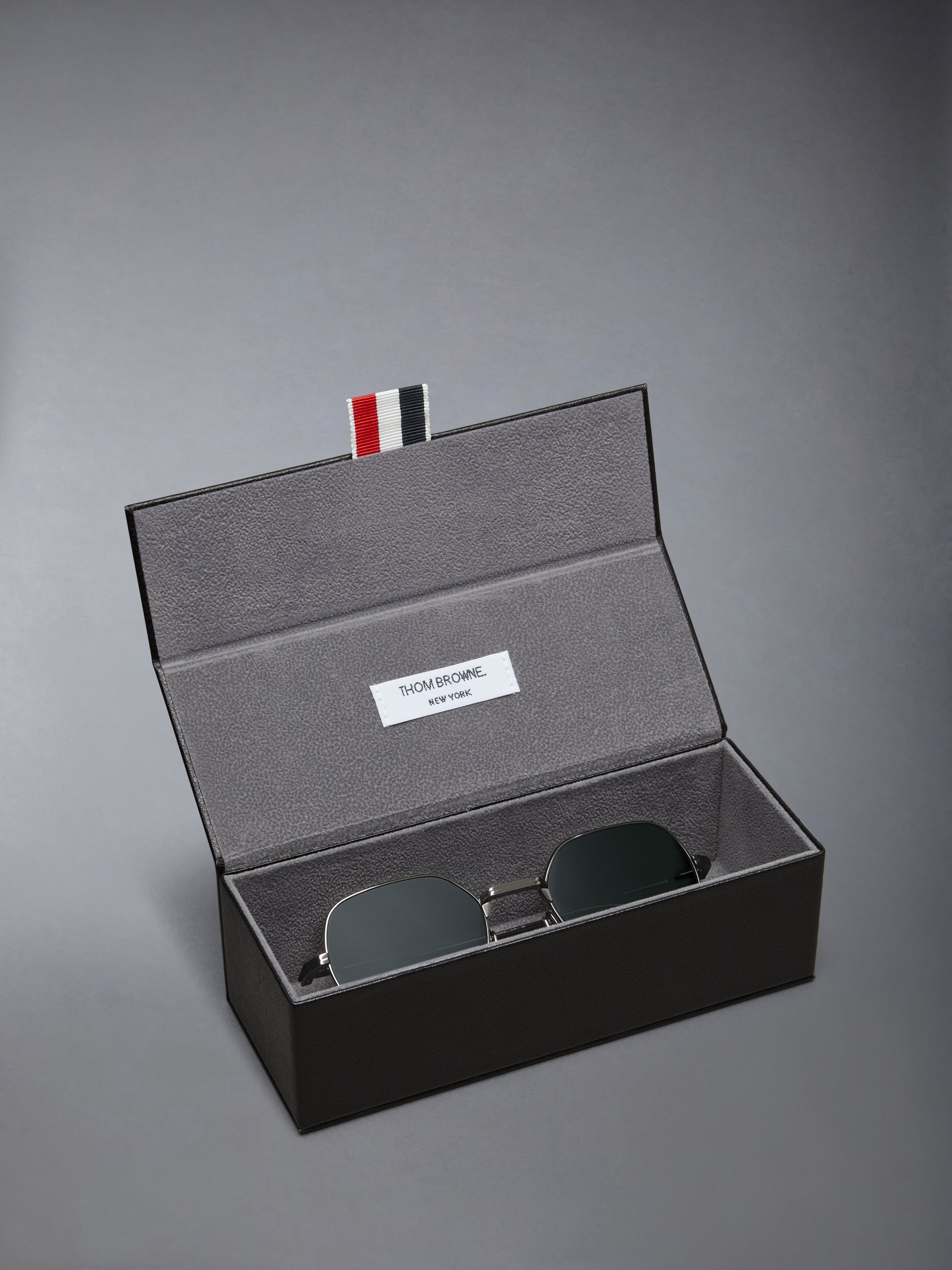 TITANIUM ROUND SUNGLASSES