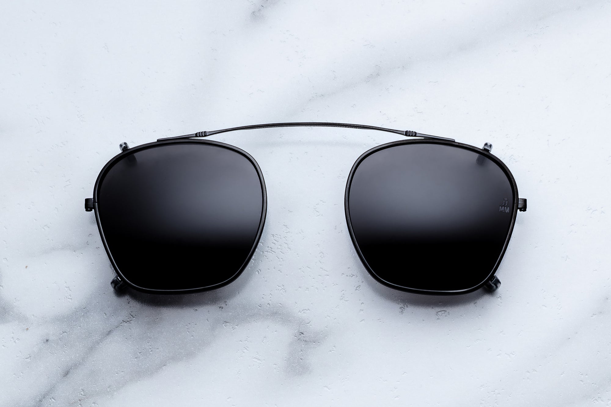 Zephirin Clip On 2#88-black-black-mineral-glass_