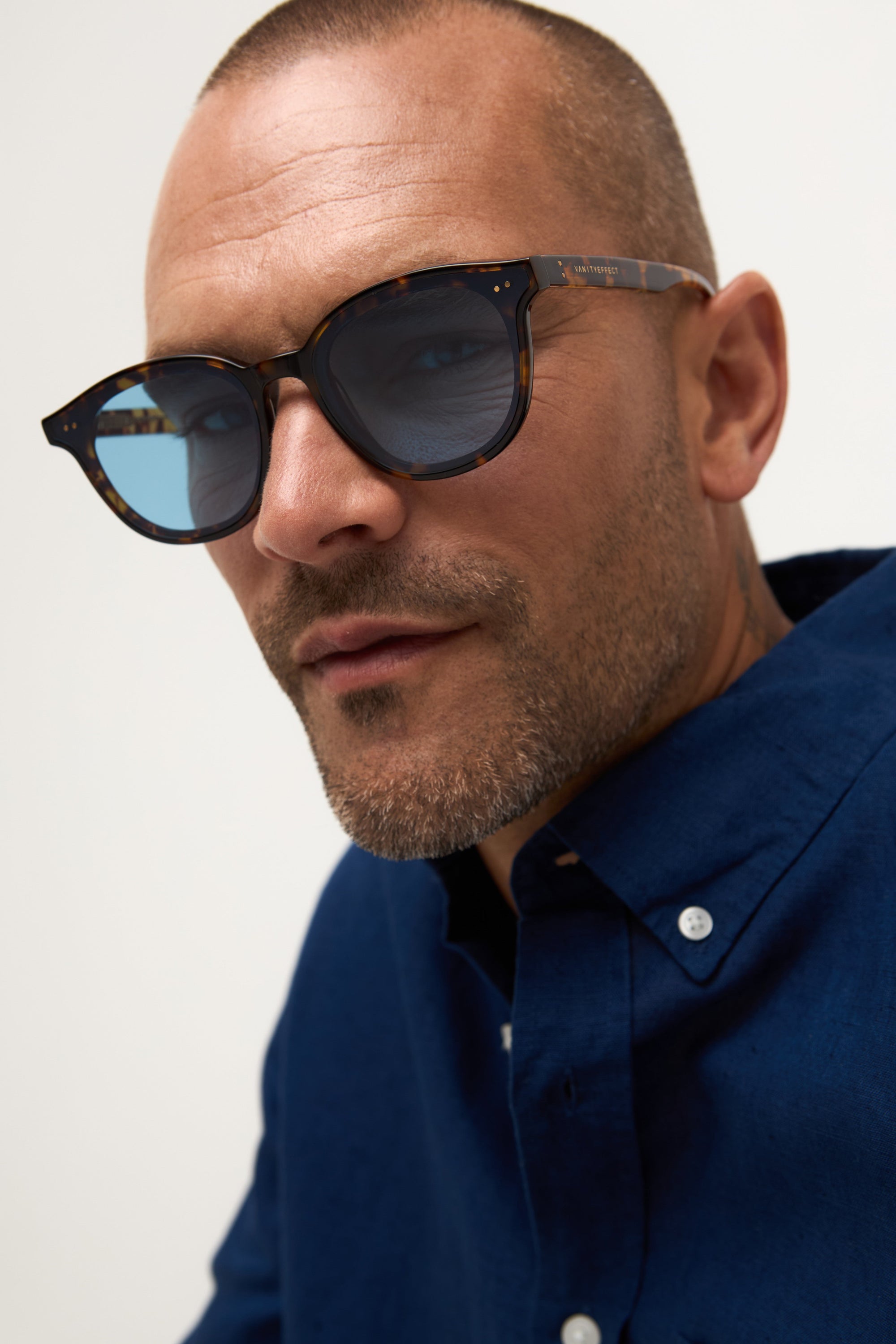 Clyde - Tortoise - 33 Light Blue Gradient