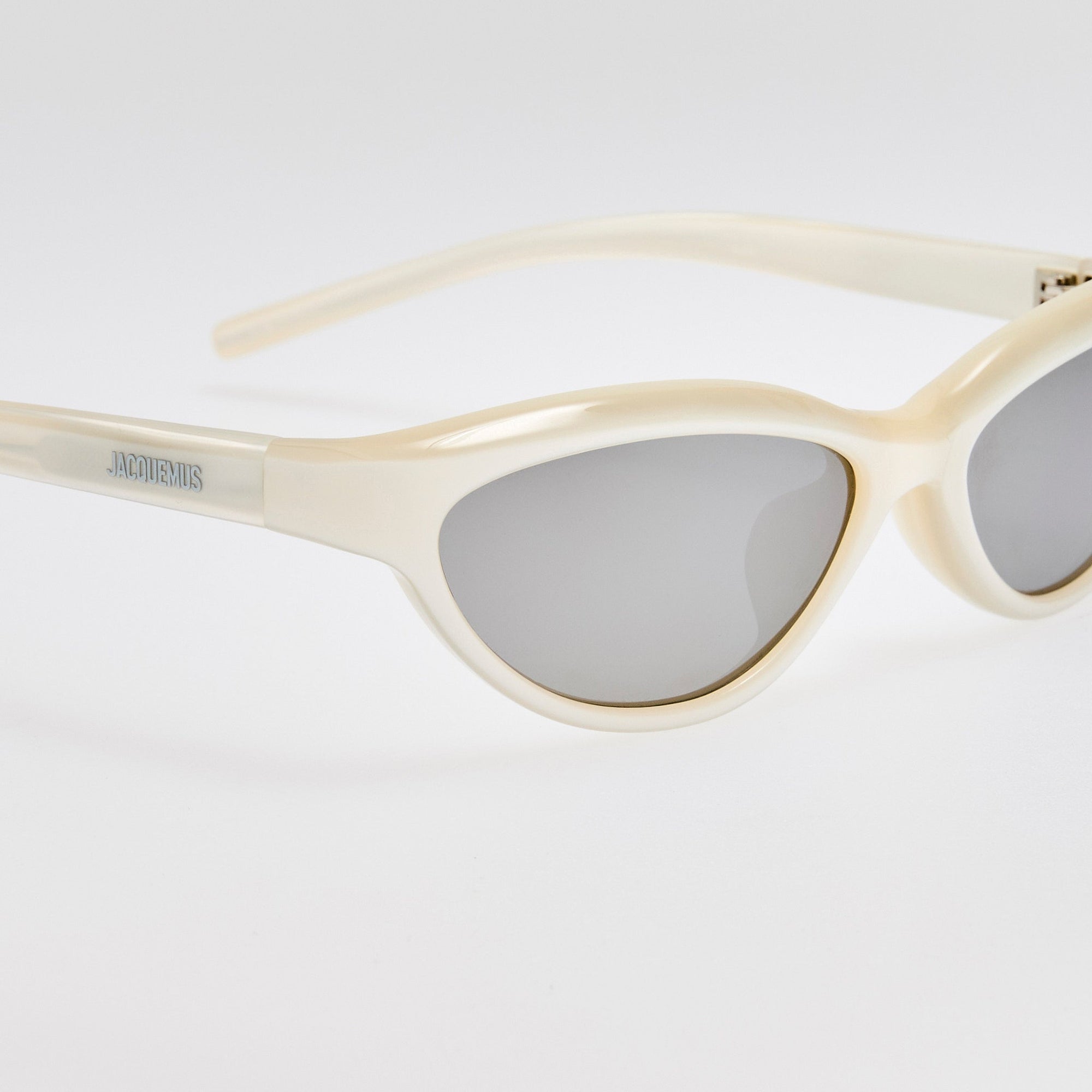 Curvo Sunglasses in Metallic Pearl