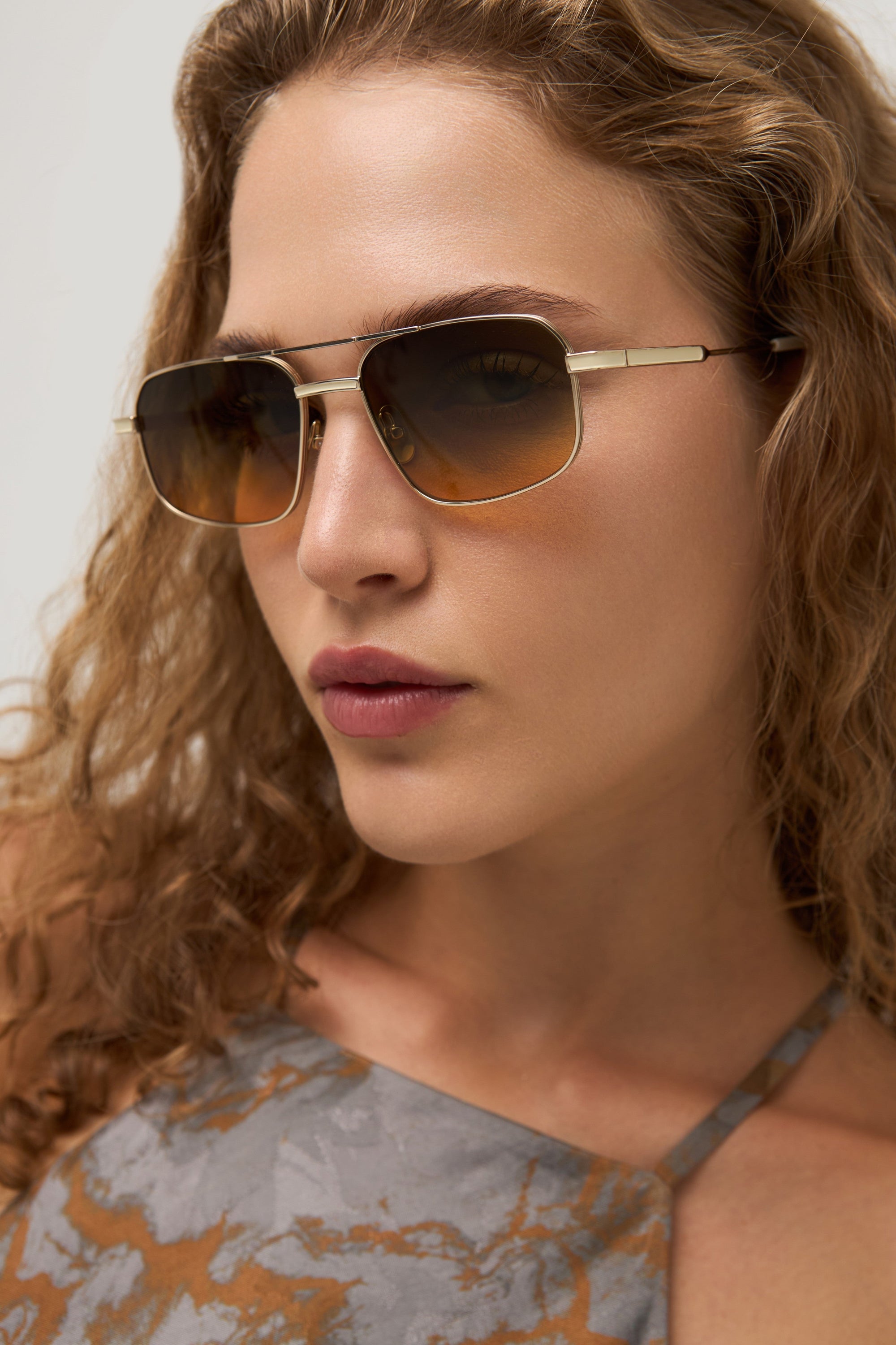 Goldie - Shiny Light Gold / Ivory