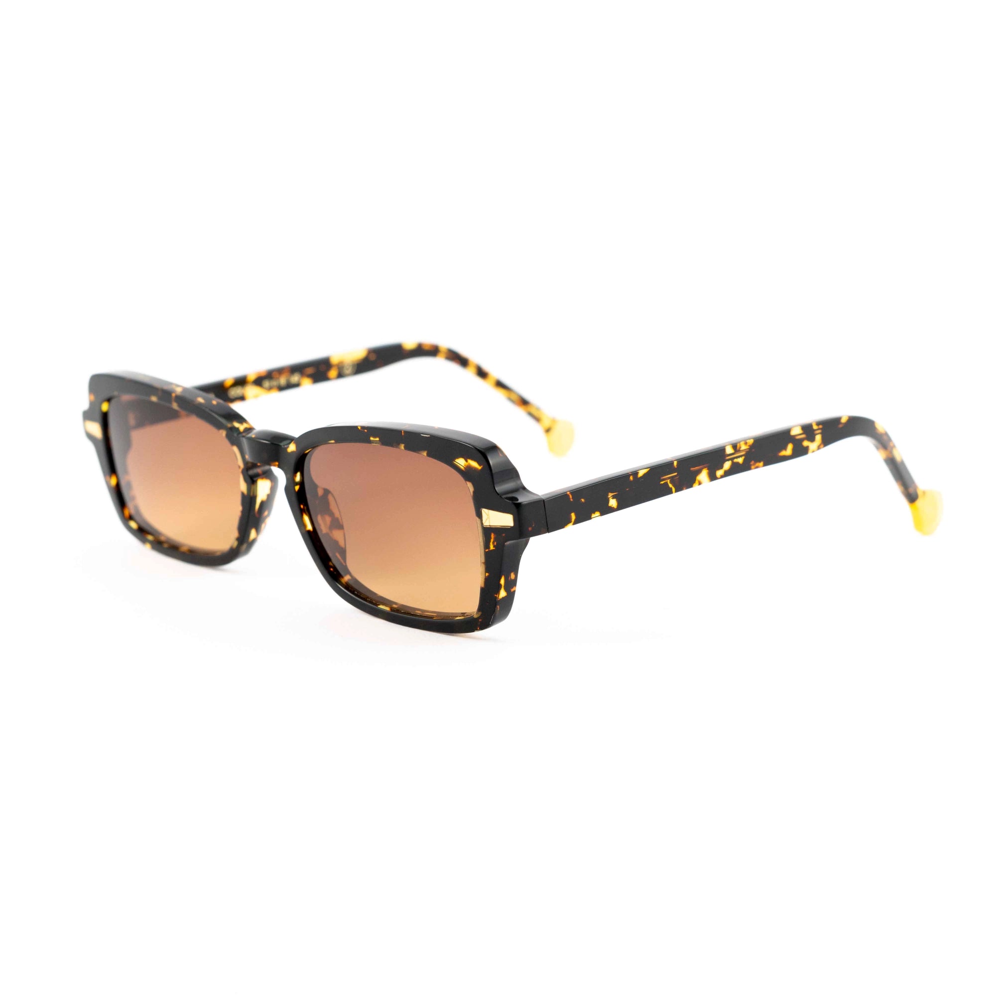Kyme Eyewear GIORGIA3: cat-eye vintage sunglasses. Color Tortoise, Material Acetate cellulose, Size Medium