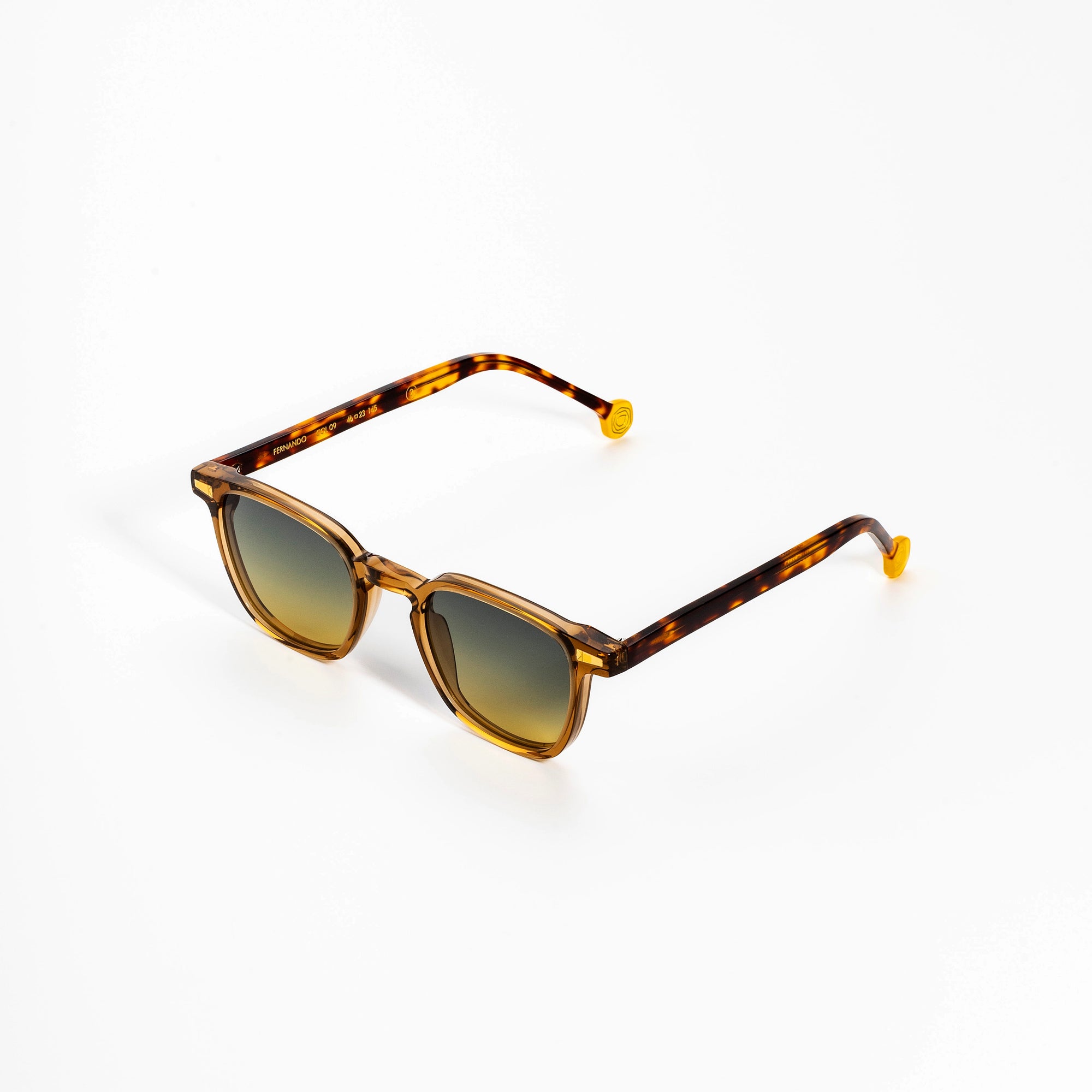 Kyme Eyewear Fernando: squared vintage sunglasses. Color White, Material Acetate cellulose, Size Medium