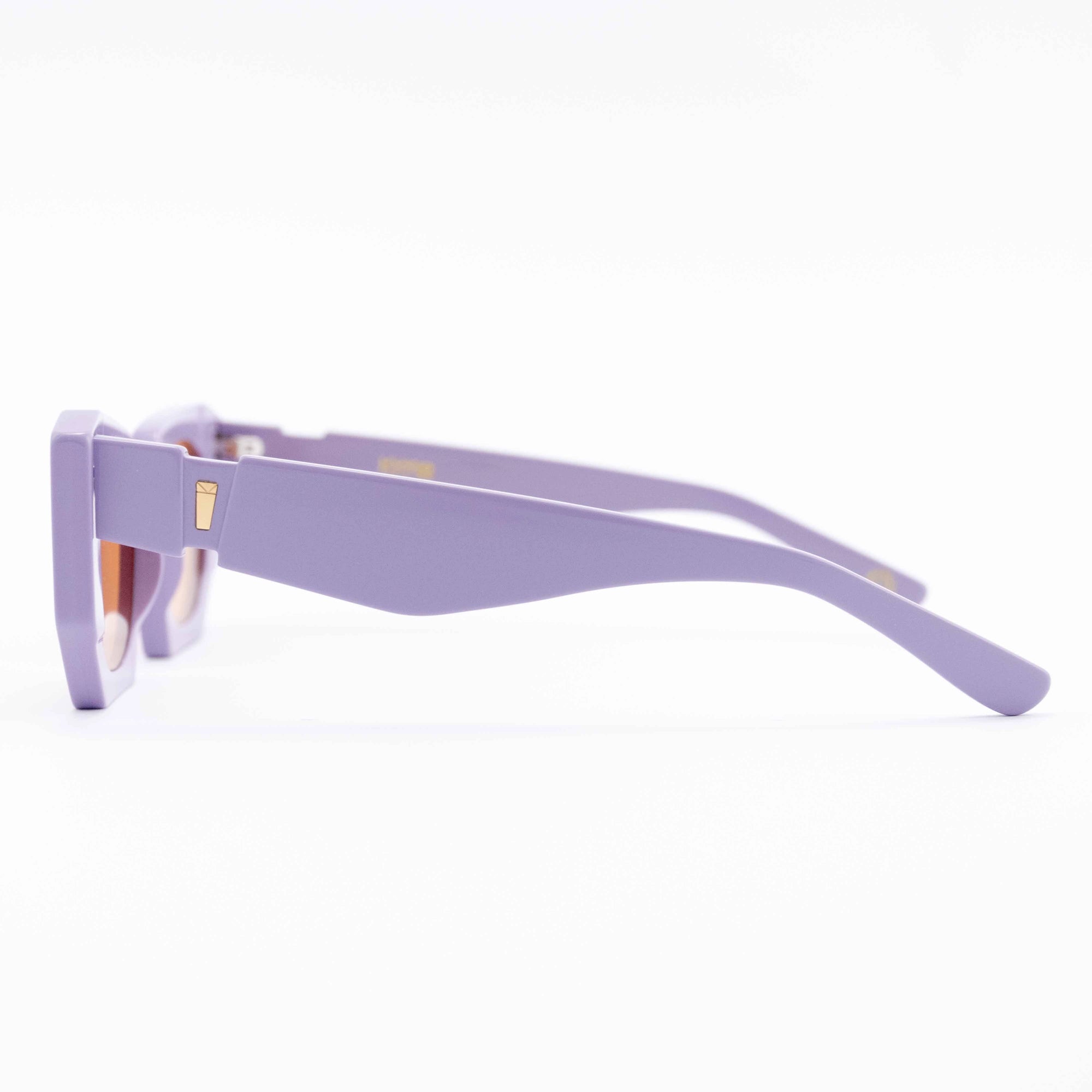 Kyme Eyewear Kim: cat-eye streetwear sunglasses. Color Lilac, Material Acetate cellulose, Size Medium