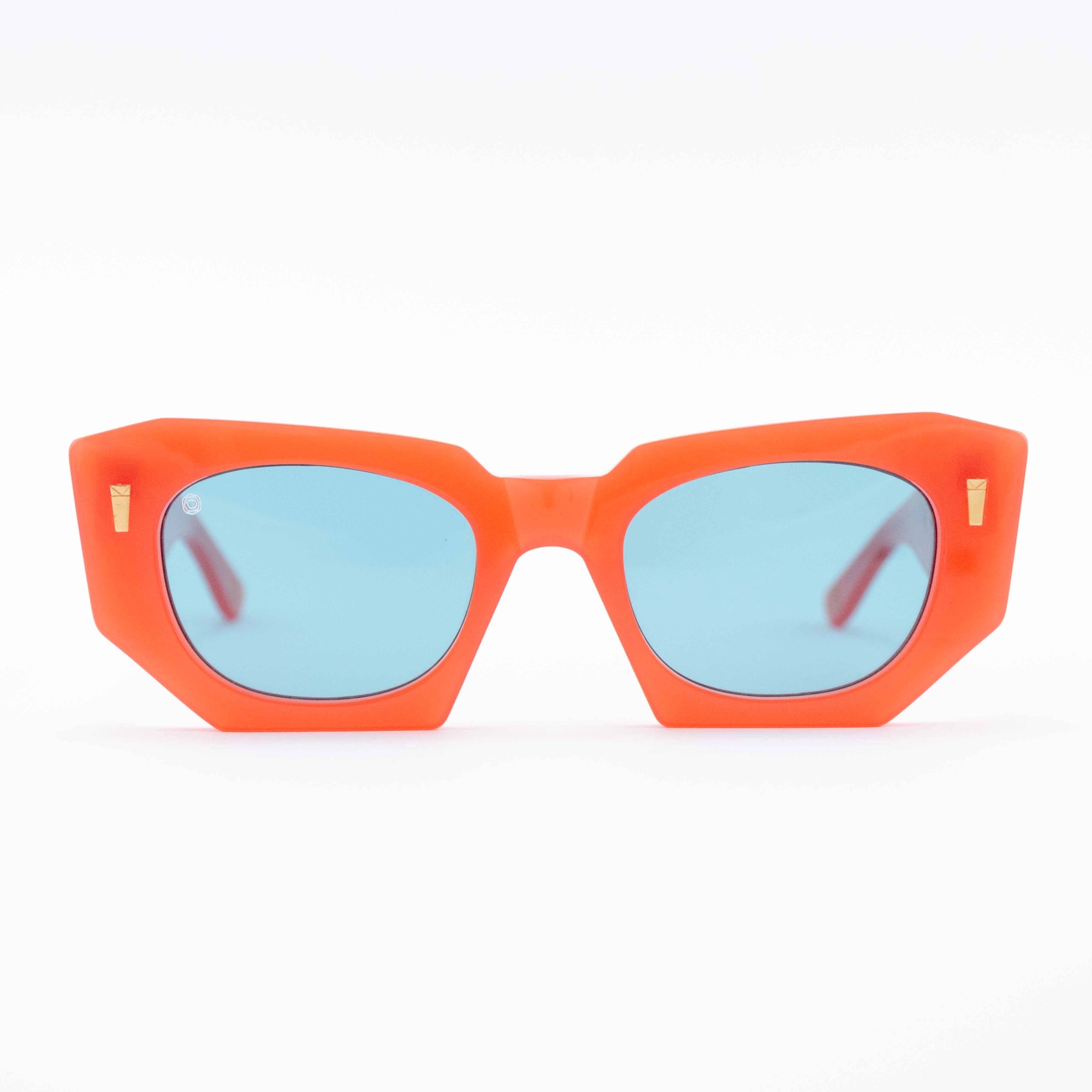 Kyme Eyewear Kim: cat-eye streetwear sunglasses. Color Peach, Material Acetate cellulose, Size Medium