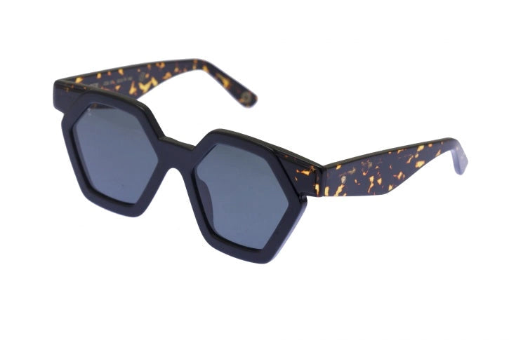 Kyme Eyewear Christie: rhomboidal sunglasses. Color Black/Dark Tortoise, Material Acetate cellulose, Size Large