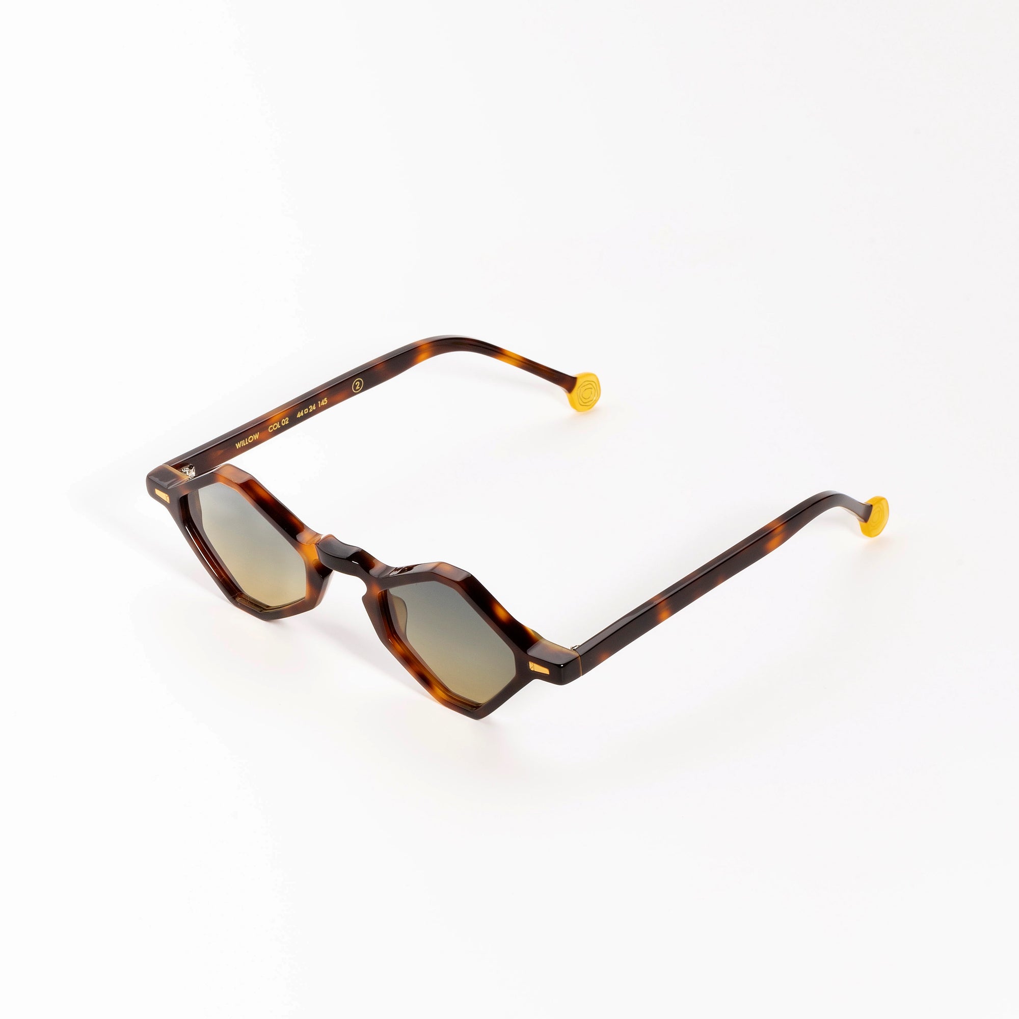 Kyme Eyewear Willow: Diamond-shaped Italian Sunglasses. Color Tobacco, Material Acetate Cellulose, Size Medium
