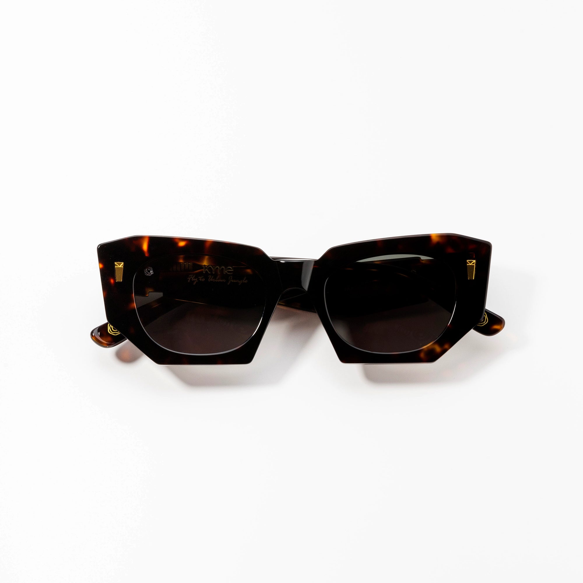 Kyme Eyewear Kim: cat-eye streetwear sunglasses. Color Avana, Material Acetate cellulose, Size Medium