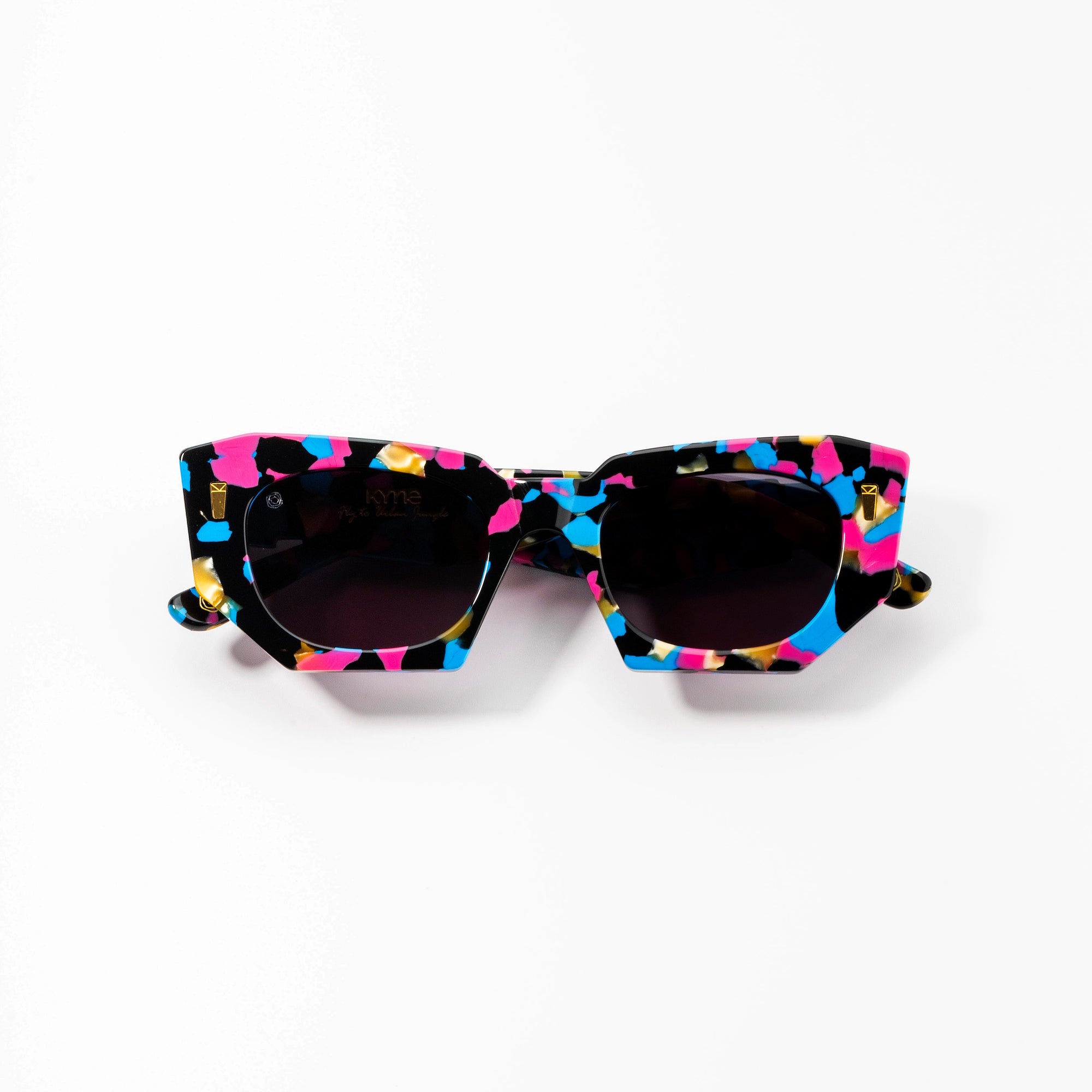 Kyme Eyewear Kim: cat-eye streetwear sunglasses. Color Dark avana, Material Acetate cellulose, Size Medium