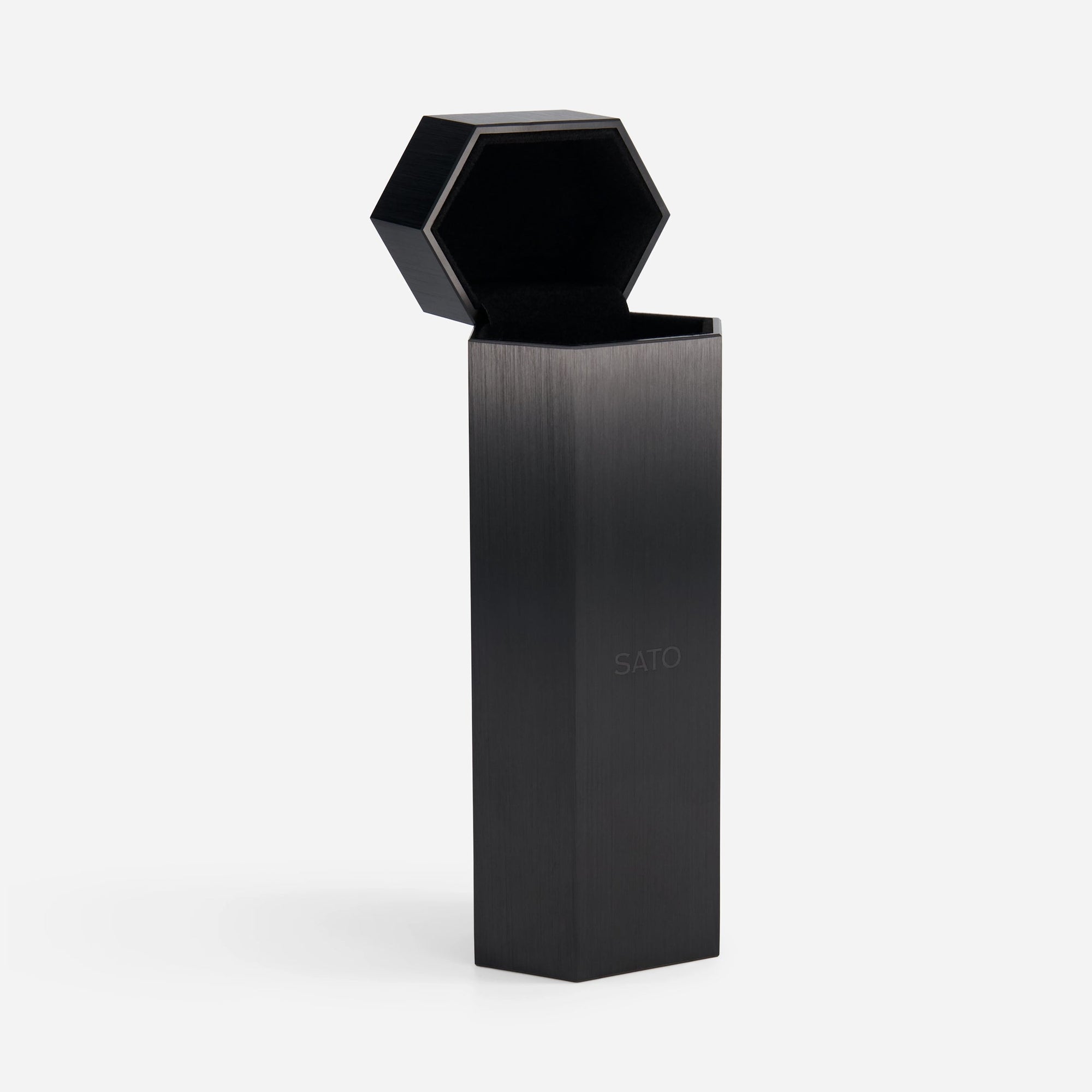 Eyewear case in matte black