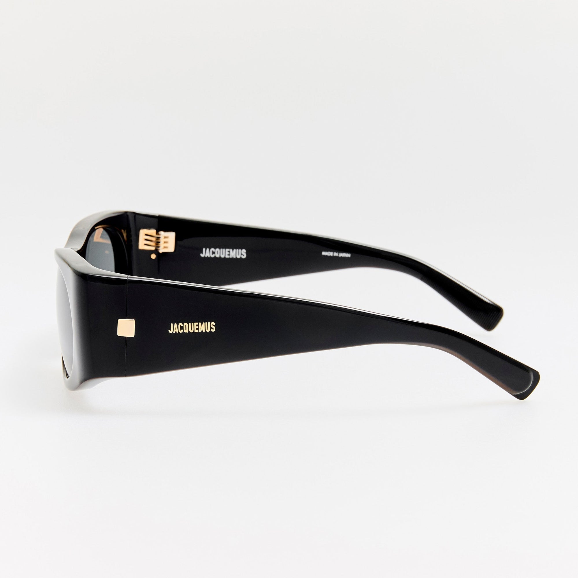 Plage Sunglasses in Black and Grey