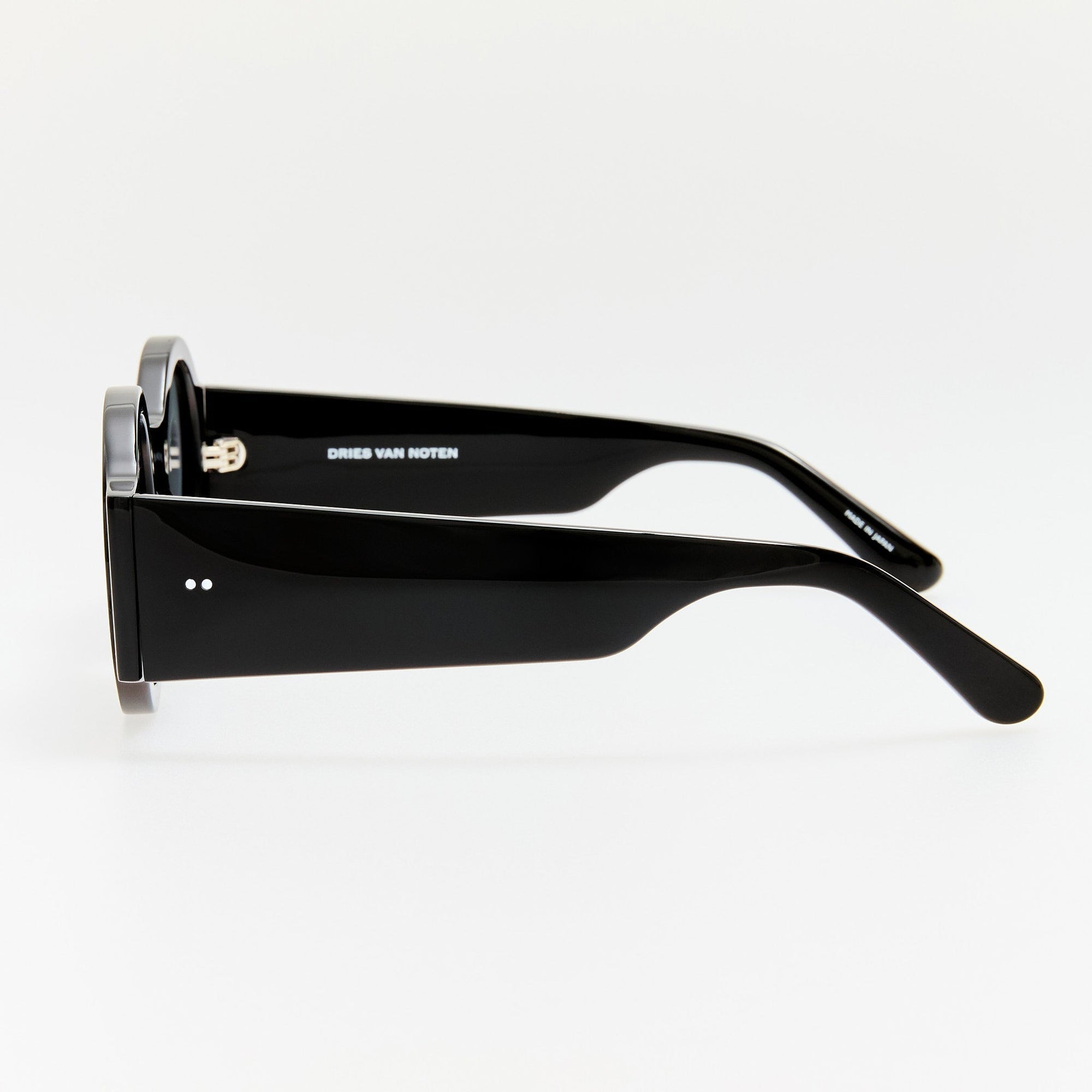 Round Sunglasses in Black