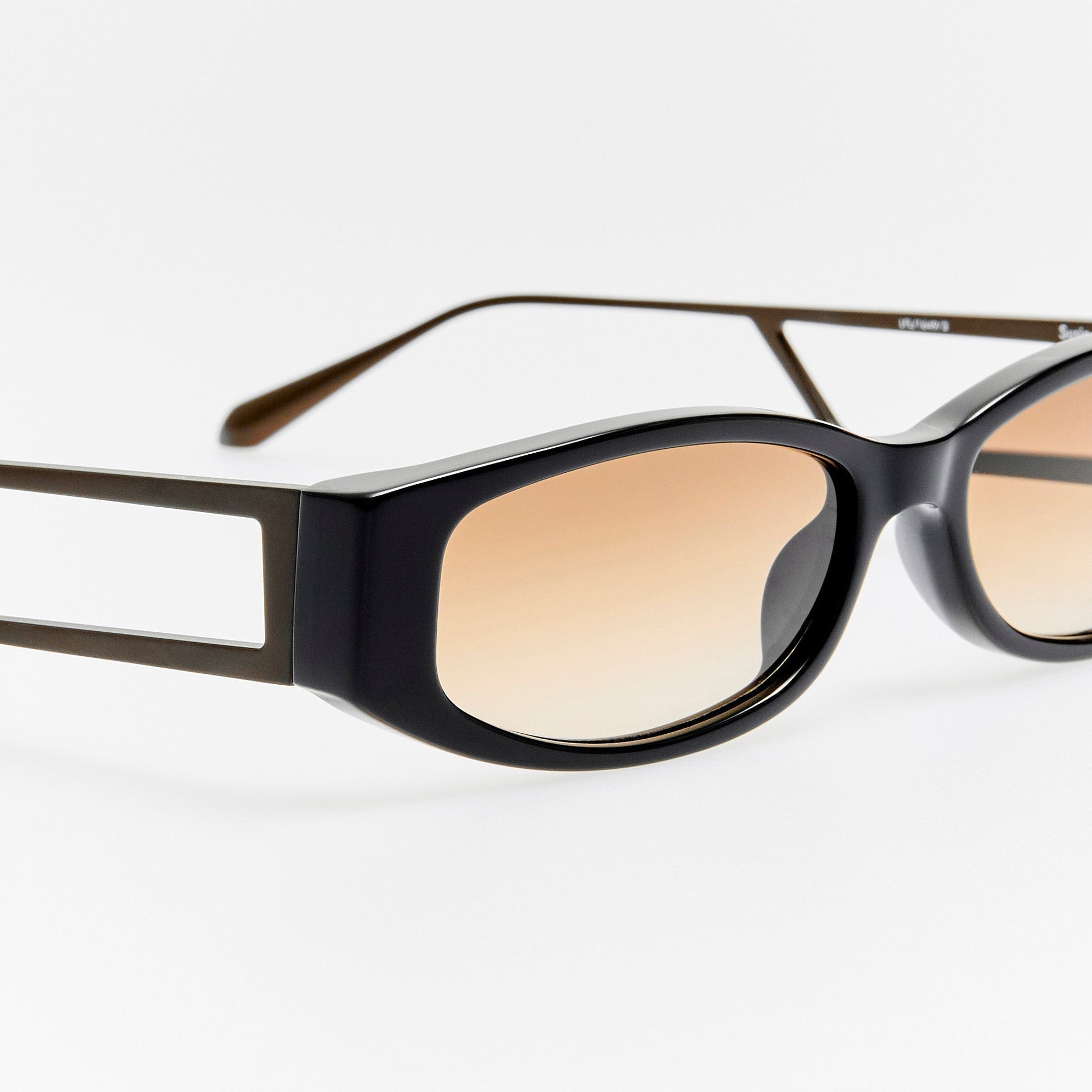 Susie Vista Temple Sunglasses in Black and Mocha Lens