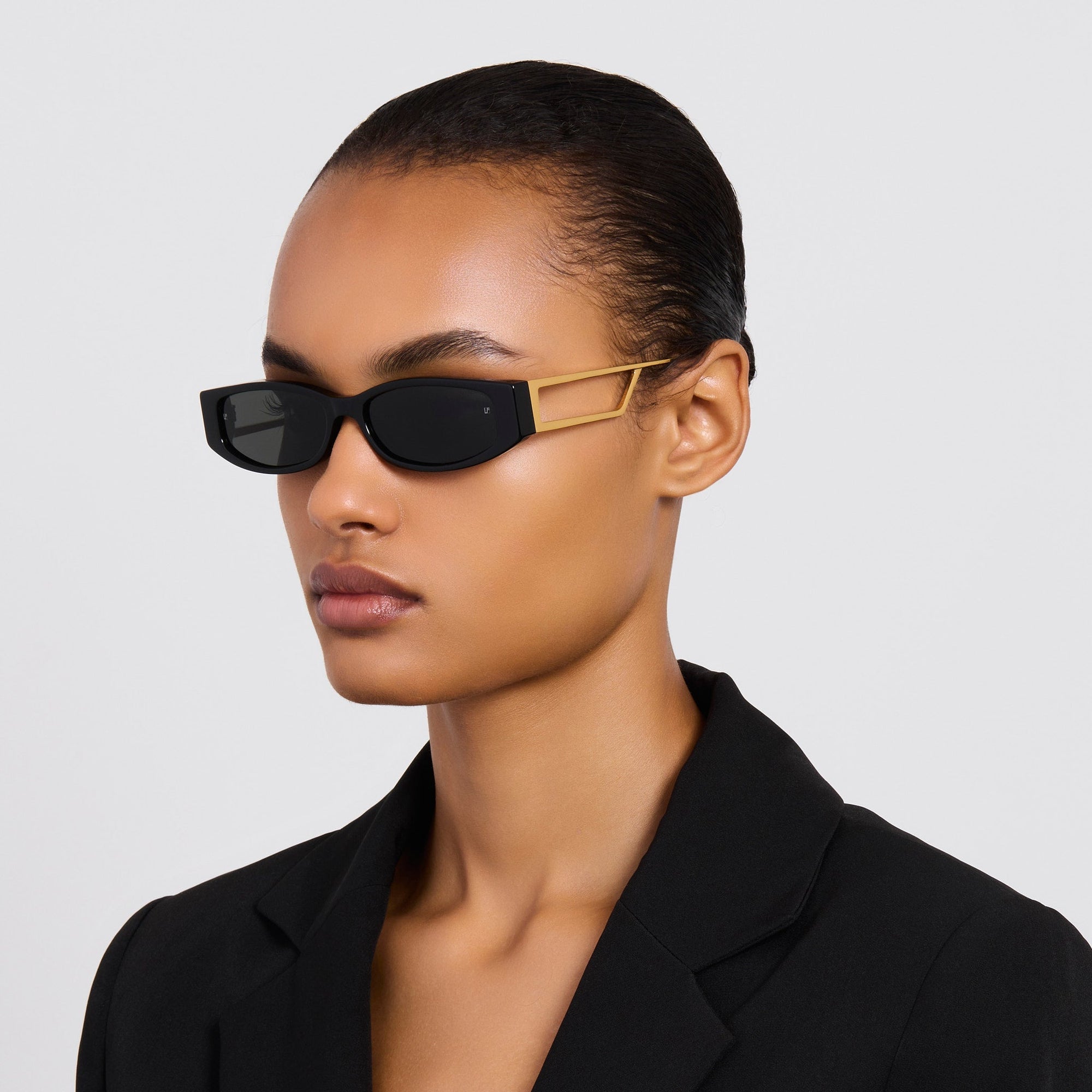 Susie Vista Temple Sunglasses in Black